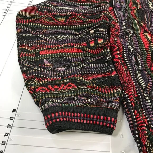 Vintage Tundra Canada Sweater Mens Large Red Purple Cosby